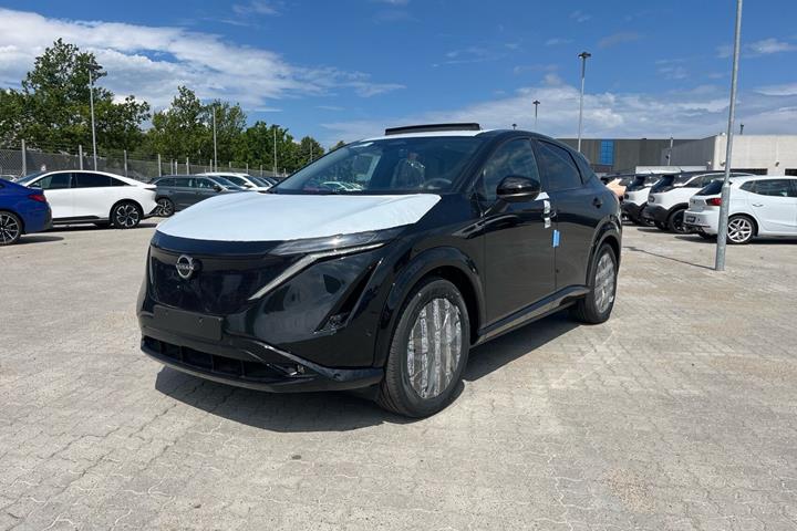 Sort Nissan Ariya fra 2026 set udefra