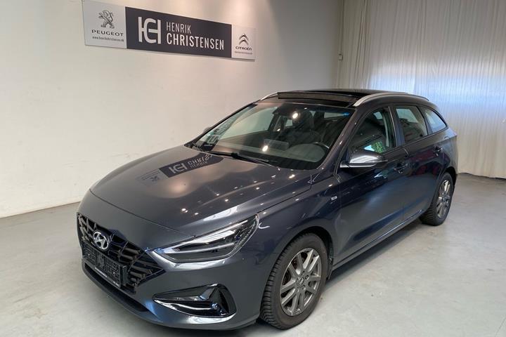 Grå Hyundai i30 fra 2021