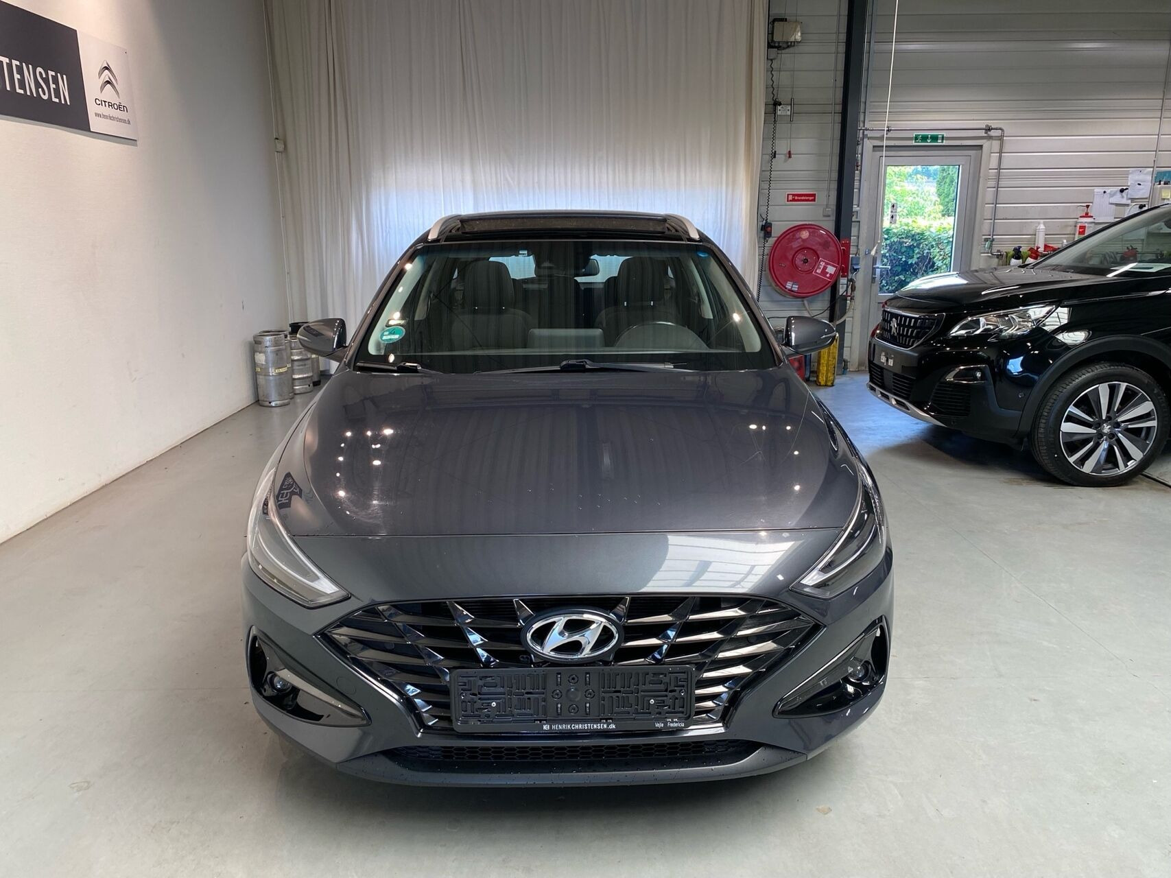 Grå Hyundai i30 fra 2021