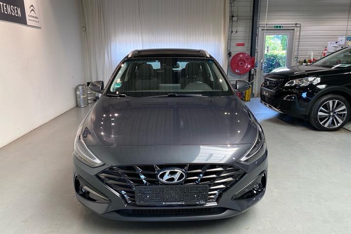 Grå Hyundai i30 fra 2021