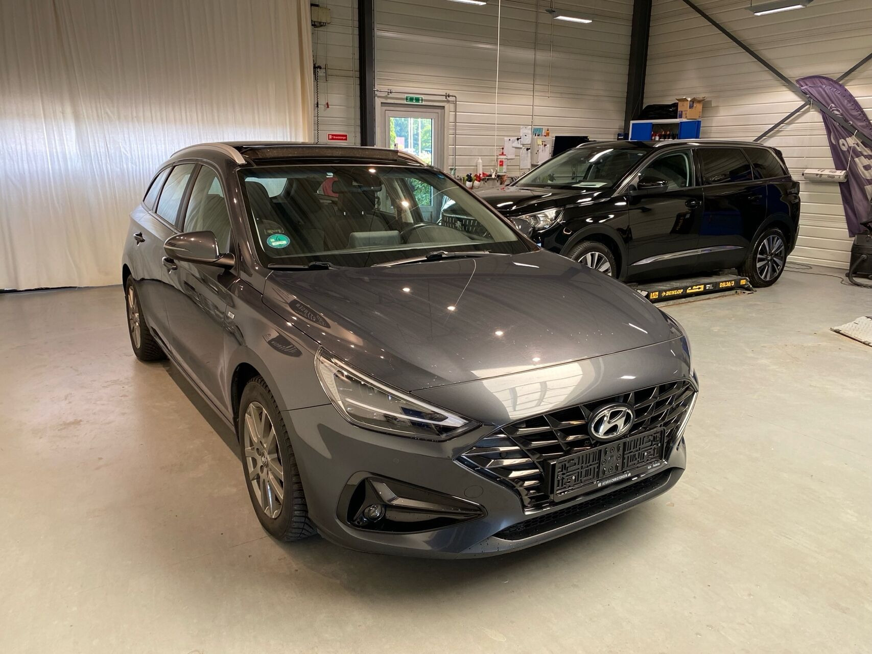 Grå Hyundai i30 fra 2021