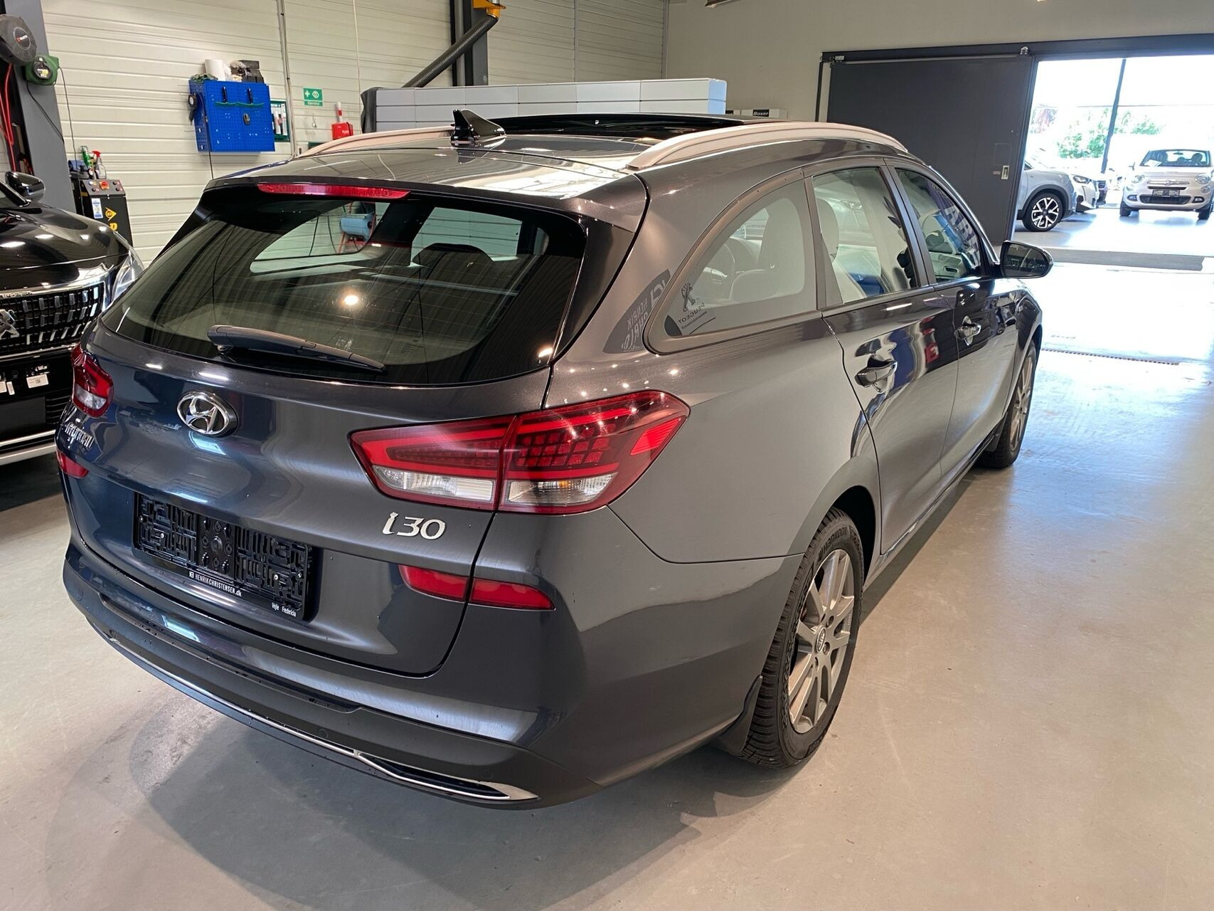 Grå Hyundai i30 fra 2021