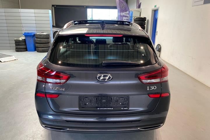 Grå Hyundai i30 fra 2021