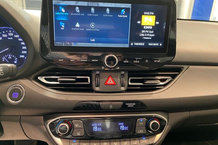 Grå Hyundai i30 fra 2021