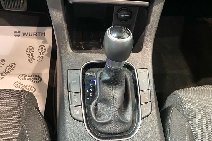 Grå Hyundai i30 fra 2021