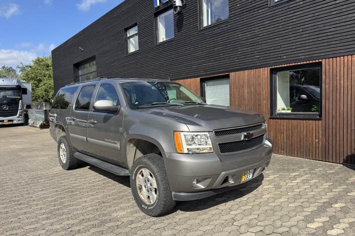 Grå Chevrolet Suburban fra 2007