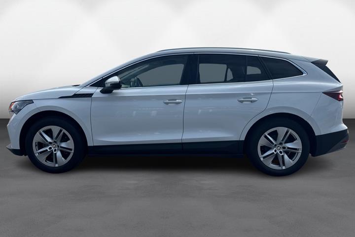 Hvid Skoda Enyaq fra 2022