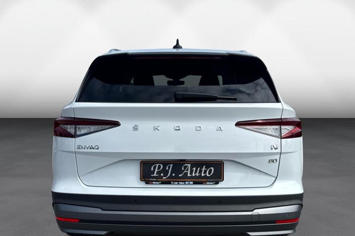Hvid Skoda Enyaq fra 2022