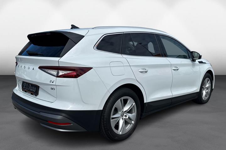 Hvid Skoda Enyaq fra 2022
