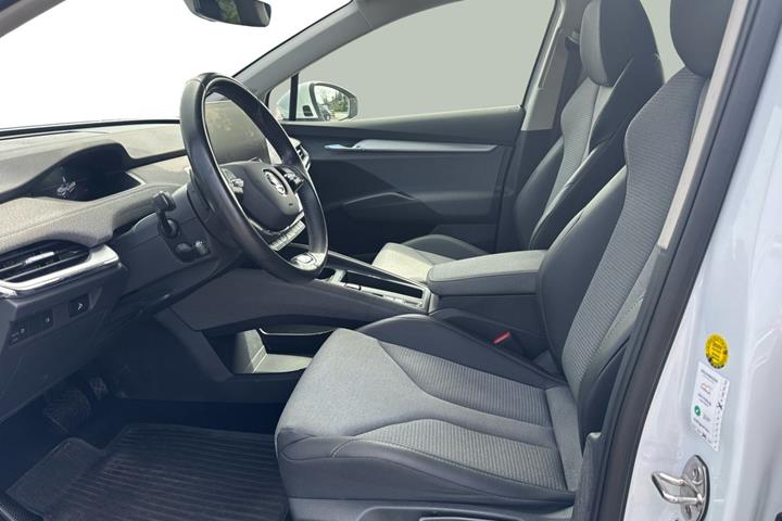 Hvid Skoda Enyaq fra 2022