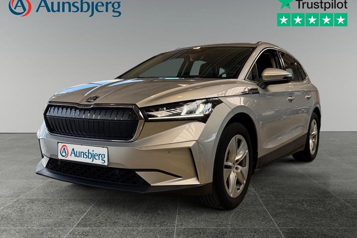 Grå Skoda Enyaq fra 2023 set udefra