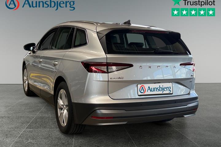 Grå Skoda Enyaq fra 2023