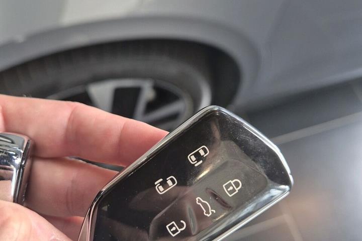 Sølv VW ID.Buzz fra 2023