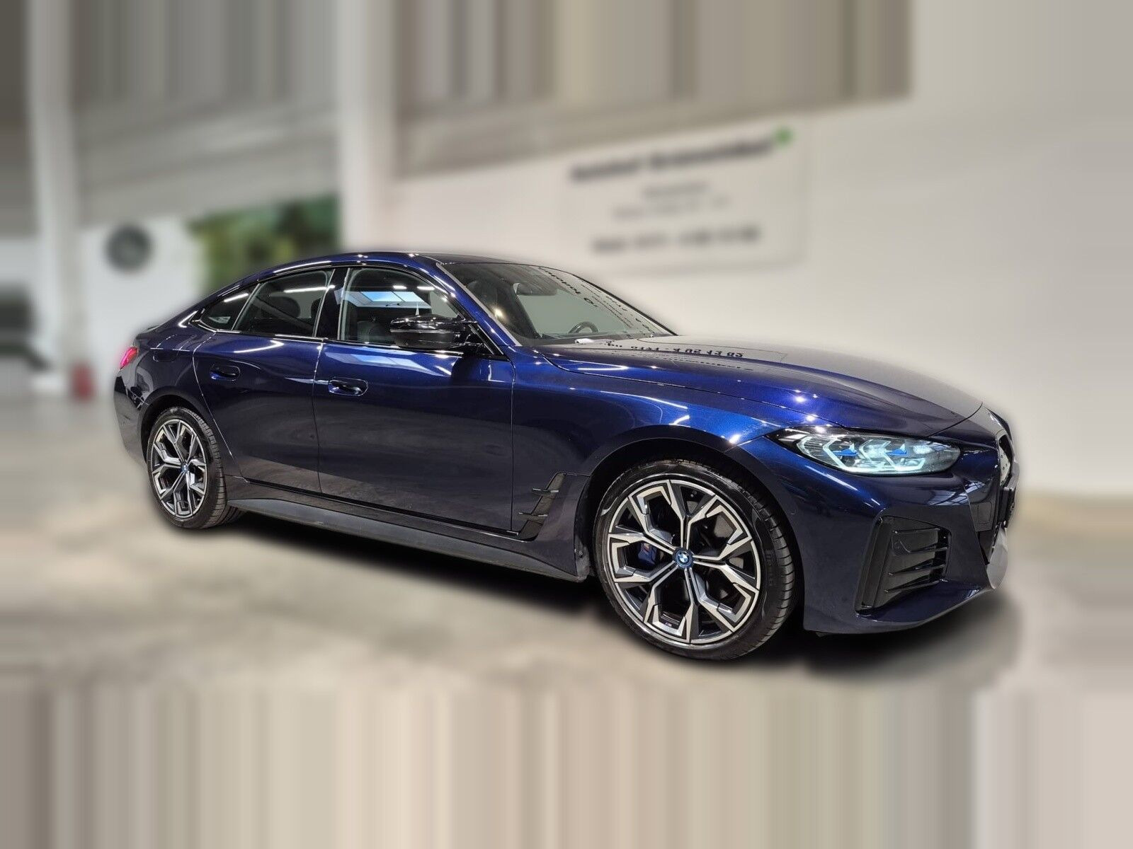 Blå BMW i4 fra 2023
