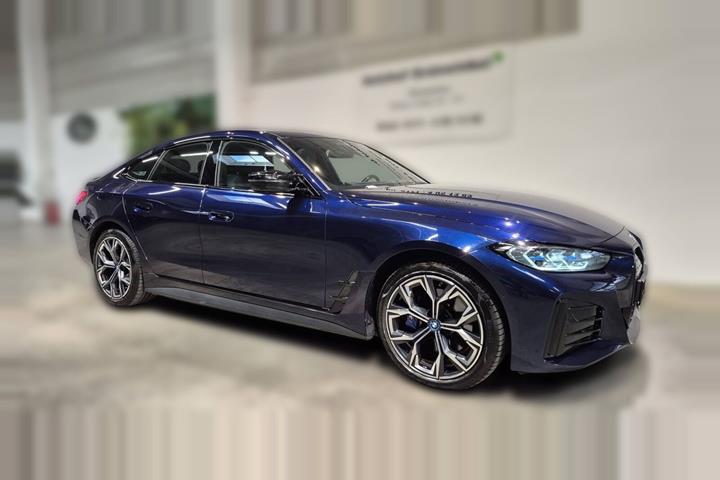 Blå BMW i4 fra 2023