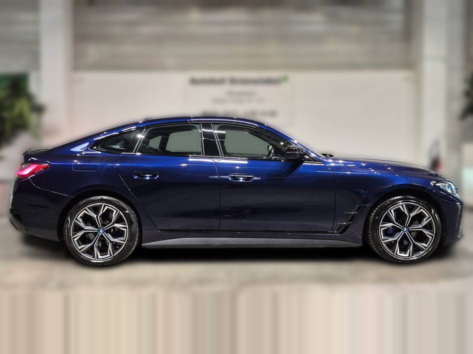 Blå BMW i4 fra 2023