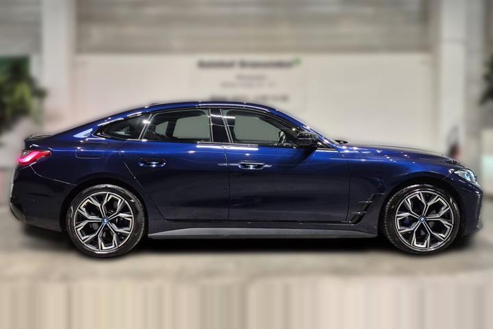 Blå BMW i4 fra 2023