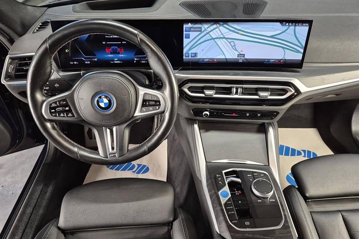 Blå BMW i4 fra 2023