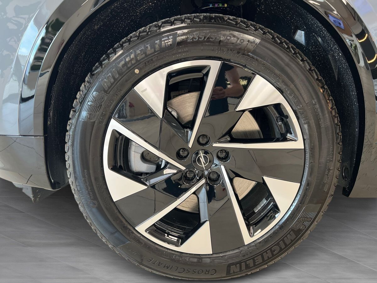 Grå Opel Grandland fra 2026