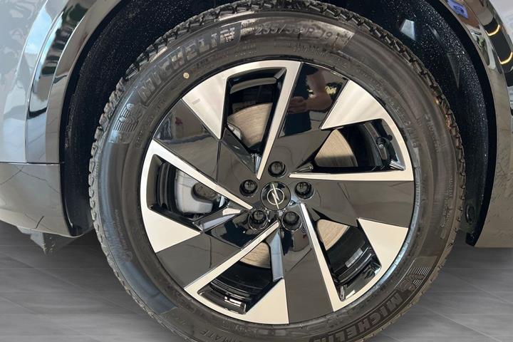 Grå Opel Grandland fra 2026