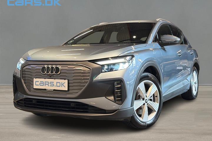 Blå Audi Q4 fra 2024 set udefra