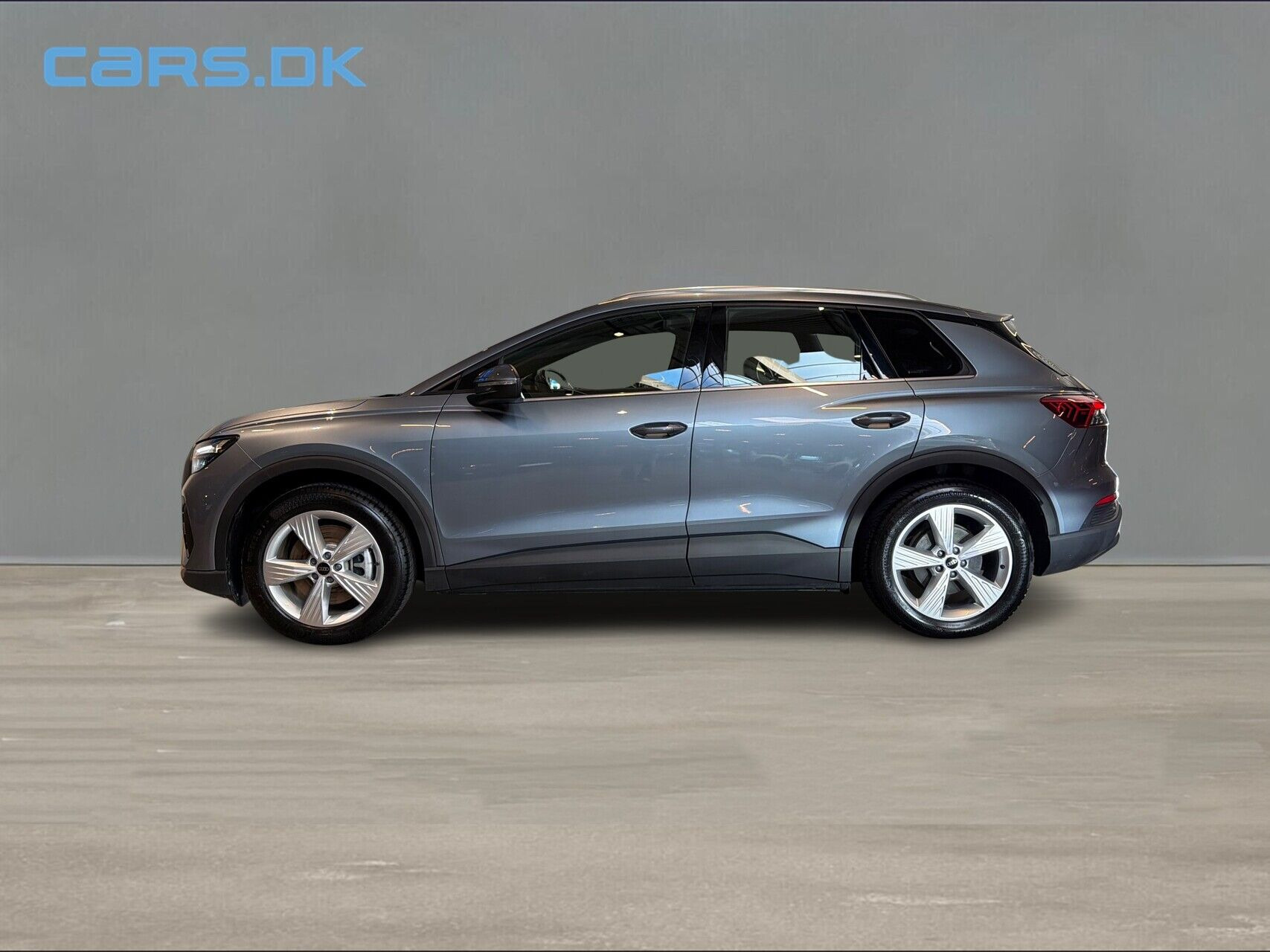 Blå Audi Q4 fra 2024