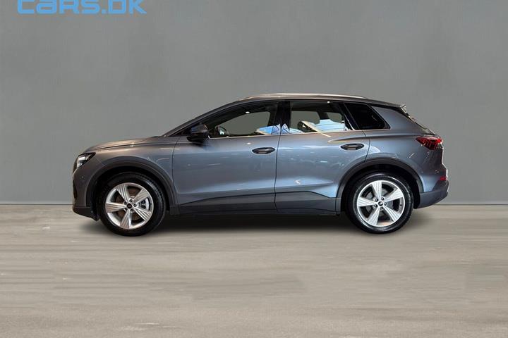 Blå Audi Q4 fra 2024