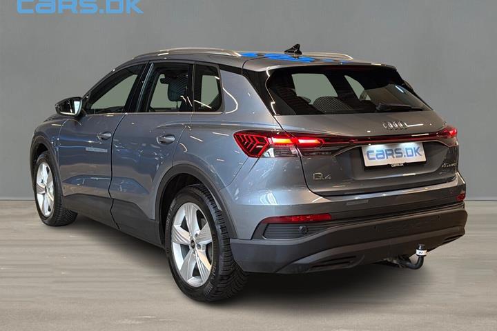 Blå Audi Q4 fra 2024