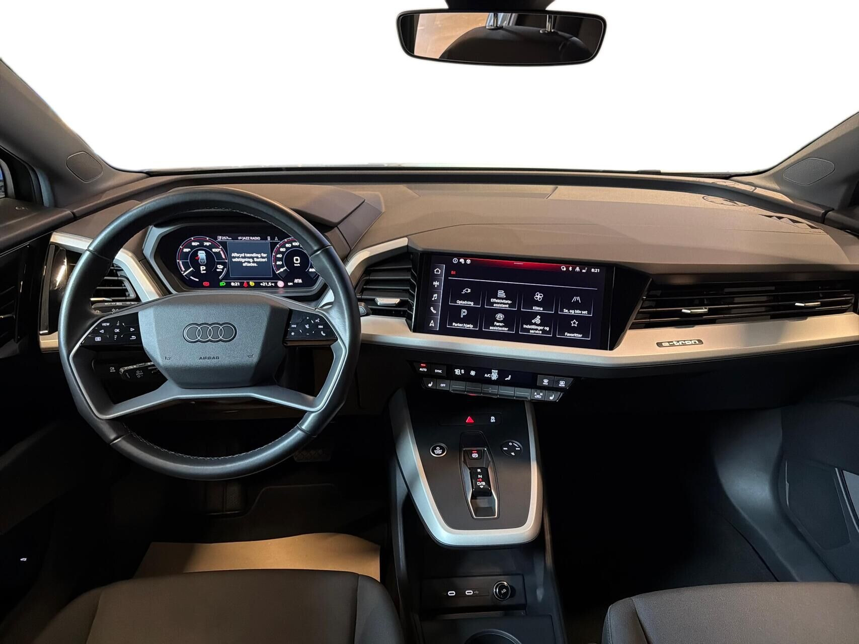 Blå Audi Q4 fra 2024