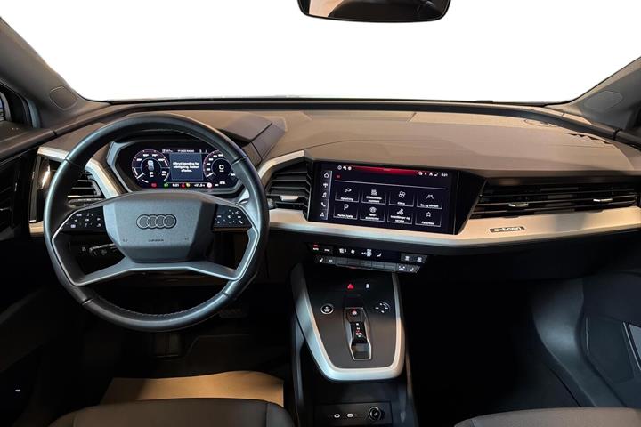 Blå Audi Q4 fra 2024
