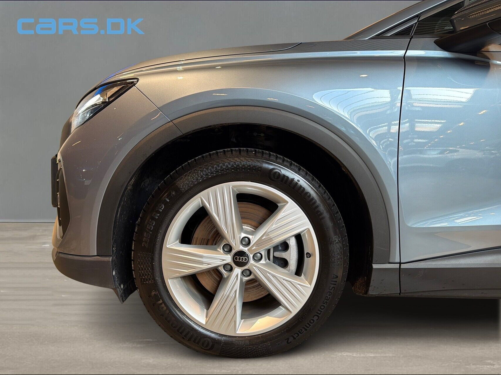 Blå Audi Q4 fra 2024
