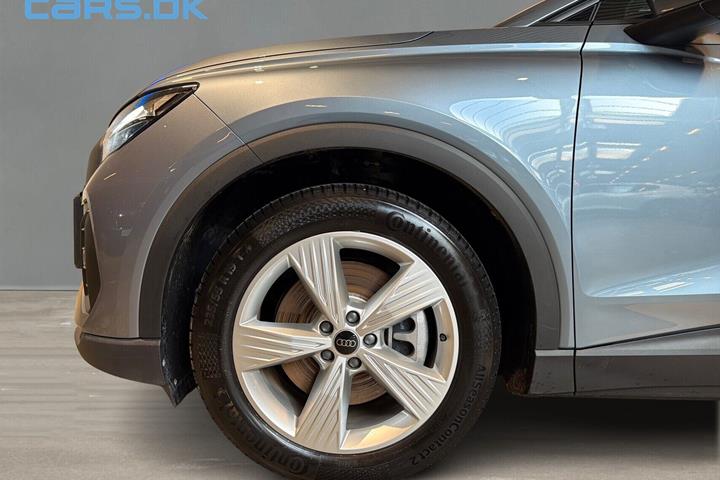 Blå Audi Q4 fra 2024