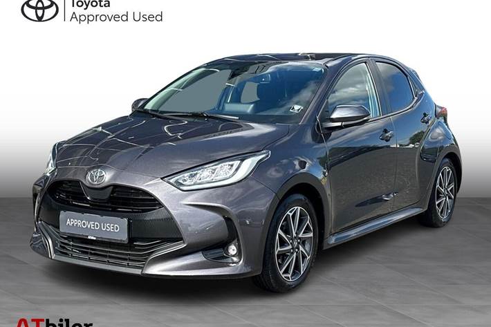 Grå Toyota Yaris fra 2021
