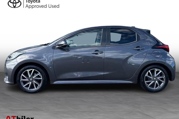 Grå Toyota Yaris fra 2021