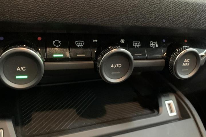 Blå Citroën ë-C4 X fra 2025