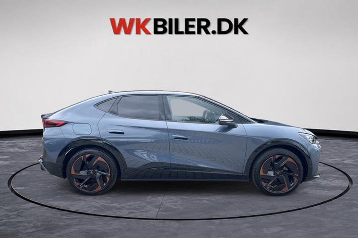Blå Cupra Tavascan fra 2025