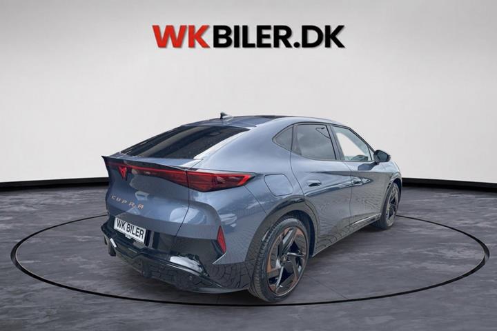 Blå Cupra Tavascan fra 2025
