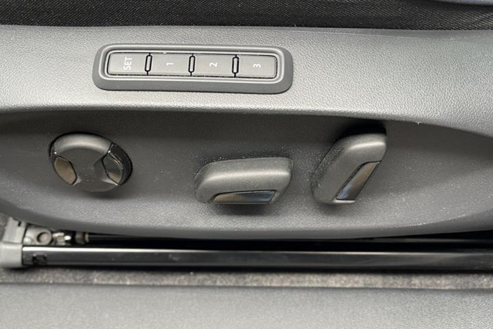 Blå Cupra Tavascan fra 2025