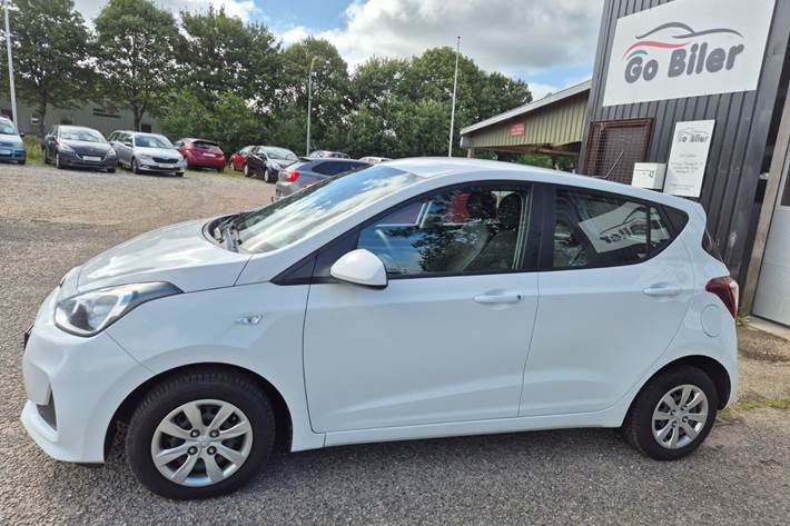 Grøn Hyundai i10 fra 2017