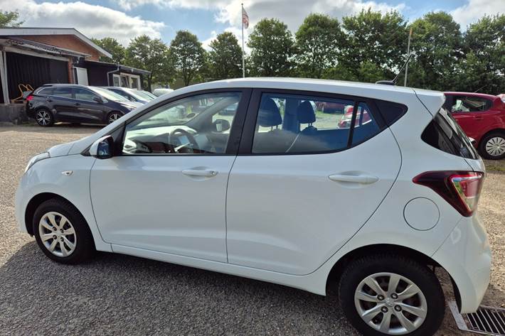 Grøn Hyundai i10 fra 2017