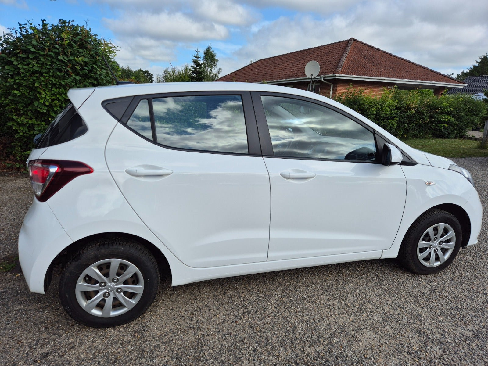 Grøn Hyundai i10 fra 2017