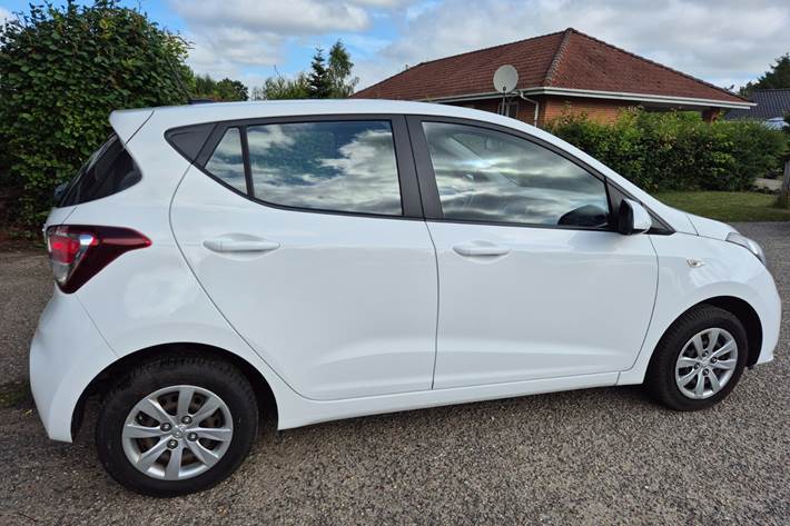 Grøn Hyundai i10 fra 2017