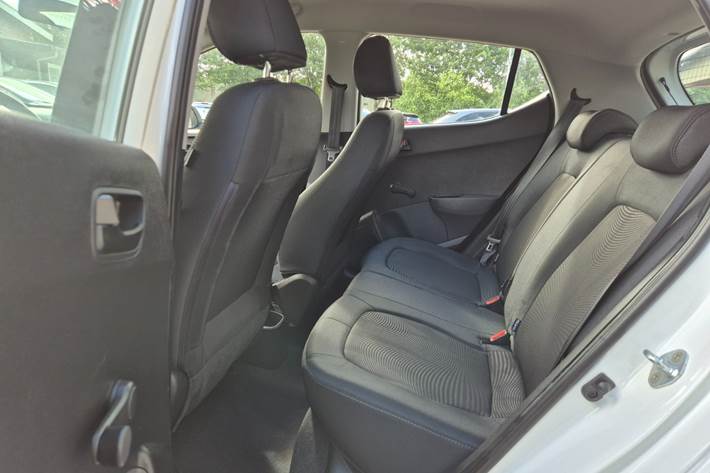 Grøn Hyundai i10 fra 2017