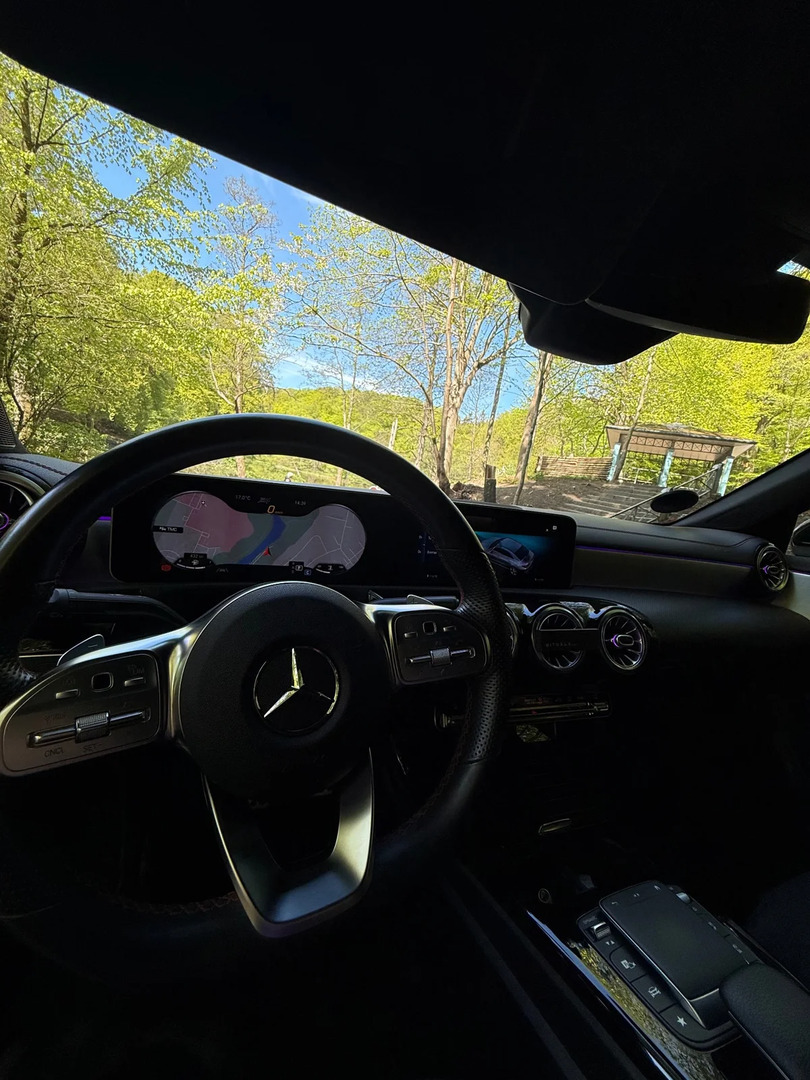 Sort Mercedes CLA200 fra 2020