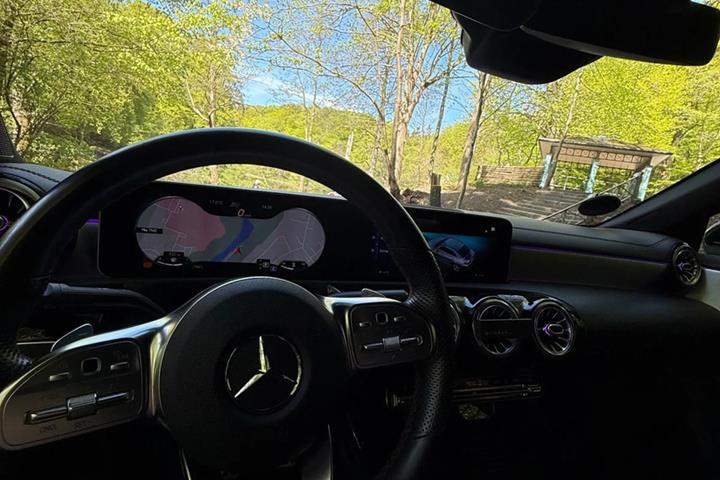 Sort Mercedes CLA200 fra 2020
