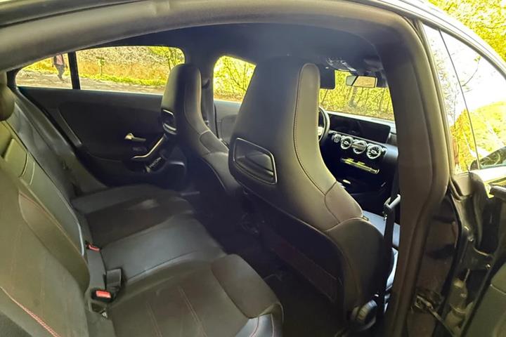 Sort Mercedes CLA200 fra 2020