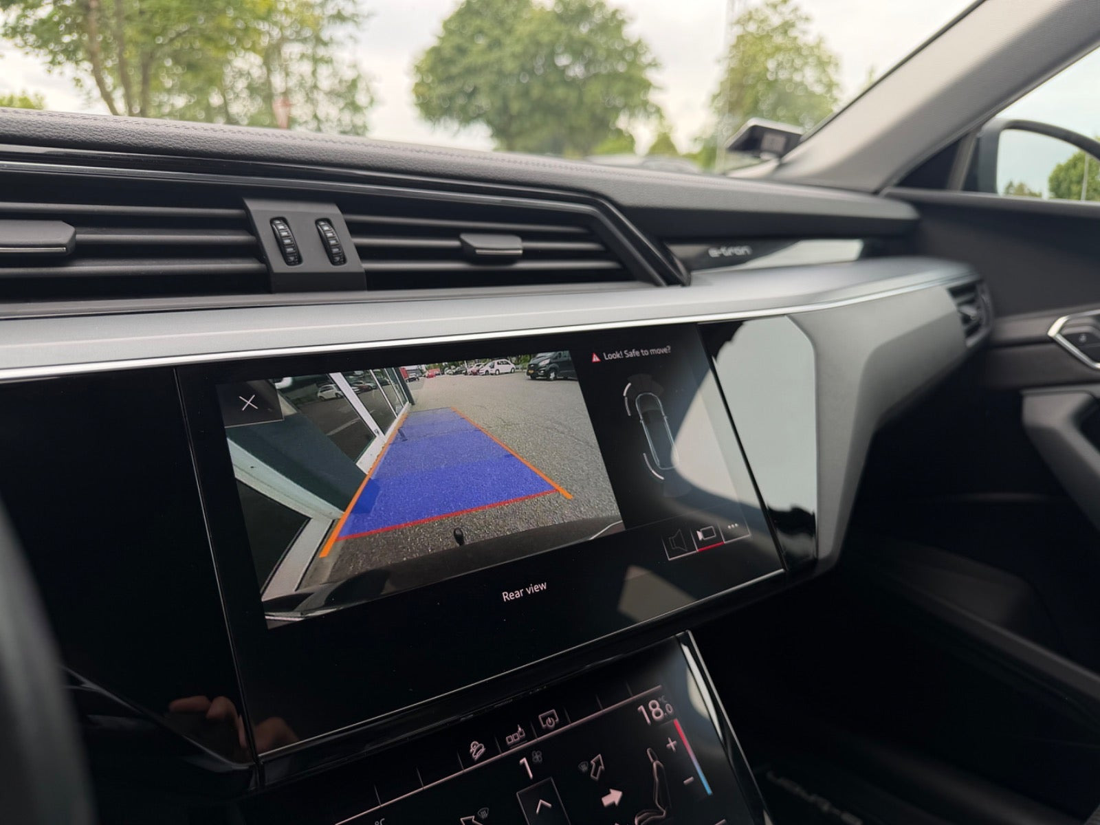 Sort Audi e-tron fra 2020