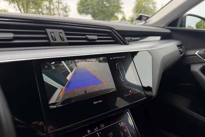 Sort Audi e-tron fra 2020