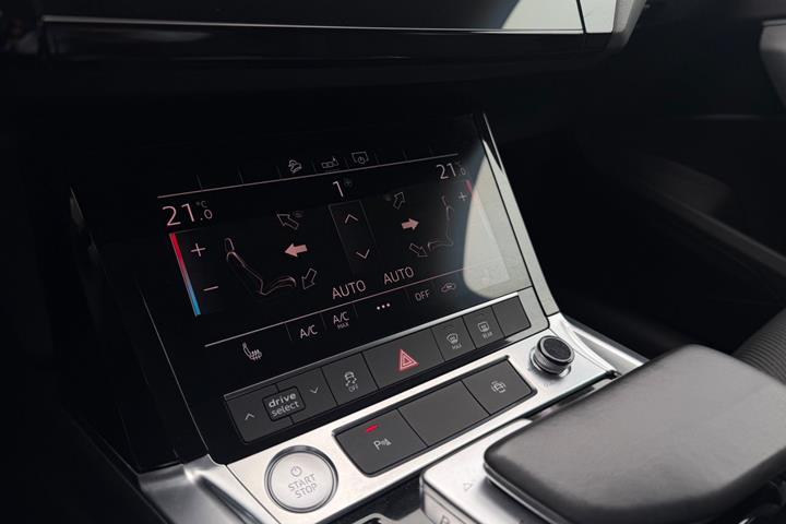 Sort Audi e-tron fra 2020