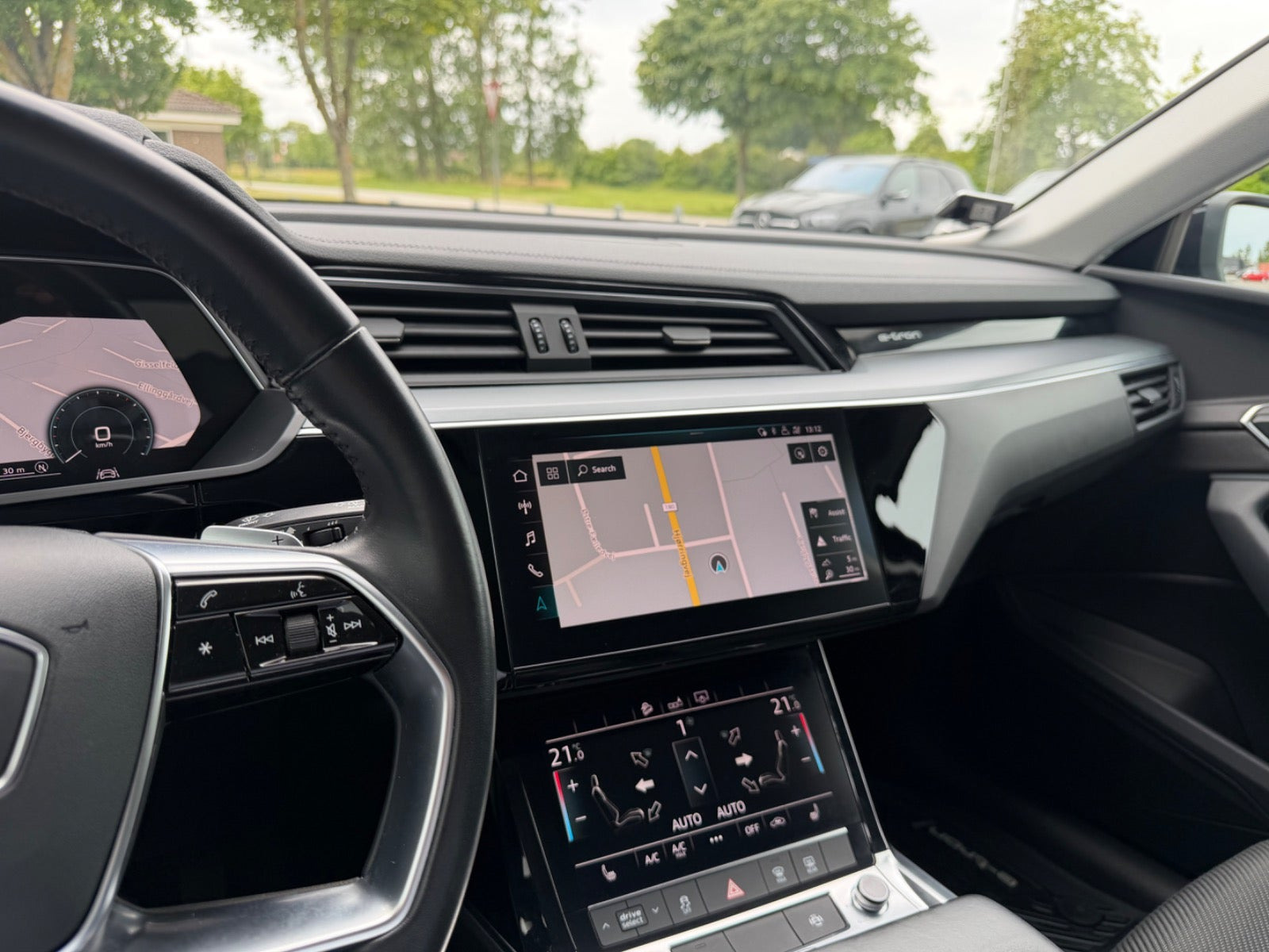 Sort Audi e-tron fra 2020